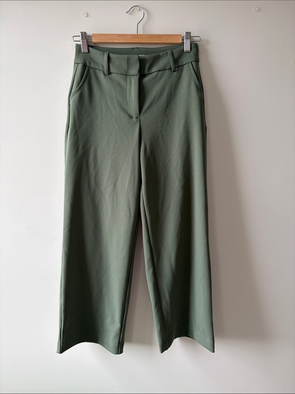 Ricki’s women pants size 0 - crop style